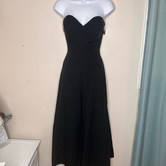 Cute black strapless romper with pockets! - Picture 3 of 4